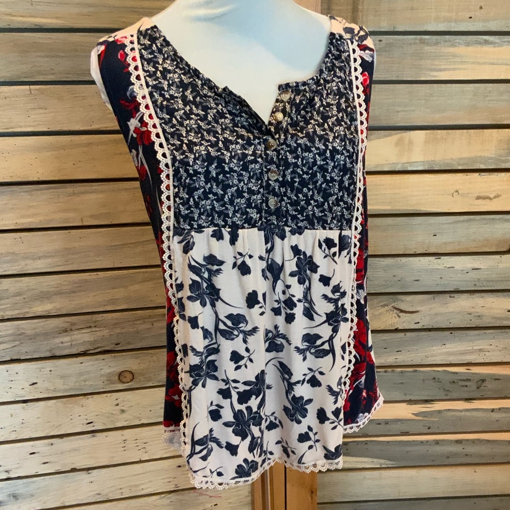 Signature Studio Floral Sleeveless Top